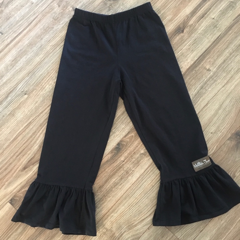 Black big ruffles